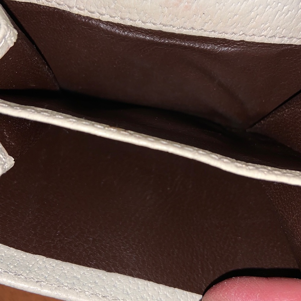 Authentic Vintage Gucci Leather Compact Wallet - Picture 9 of 16